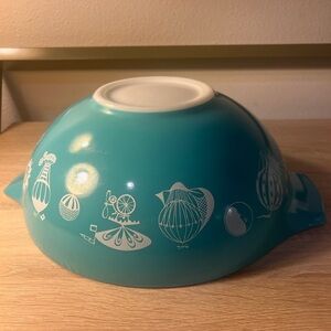Pyrex 4qt Hot air balloon 444 made in USA mint condition